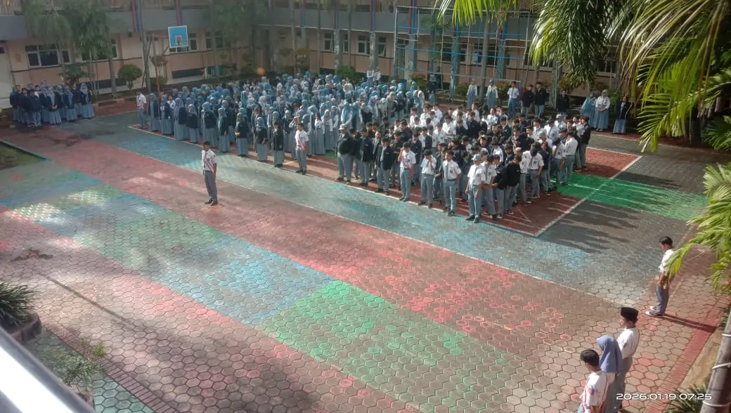 Pentingnya Menjaga Kebersihan Lingkungan Sekolah: Tanggung Jawab Bersama Warga SMK PGRI Rogojampi